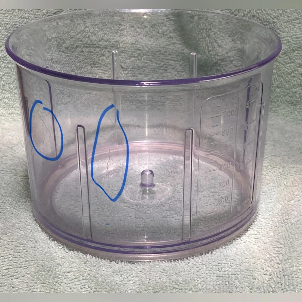 PAMPERED CHEF MANUAL FOOD PROCESSOR, INCLUDES HANDLE, LID & BOWL -PRE OWNED